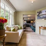 Luxury Eleven Bedroom House Sleeps 23 5-10 Mins Walk From Town Centre Casa vacanze Cill Airne