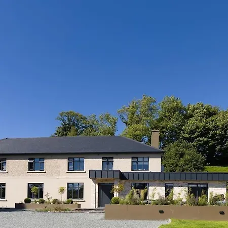 Luxury Eleven Bedroom House Sleeps 23 5-10 Mins Walk From Town Centre