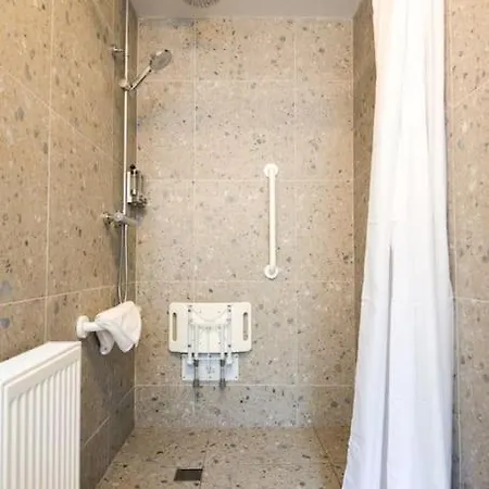 Luxury Eleven Bedroom House Sleeps 23 5-10 Mins Walk From Town Centre Holiday home Killarney