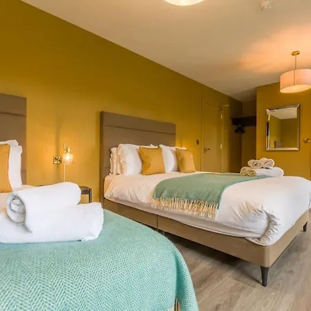 Holiday home Luxury Eleven Bedroom House Sleeps 23 5-10 Mins Walk From Town Centre Killarney