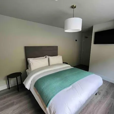 Luxury Eleven Bedroom House Sleeps 23 5-10 Mins Walk From Town Centre Holiday home Killarney