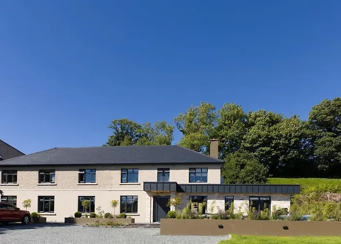 Luxury Eleven Bedroom House Sleeps 23 5-10 Mins Walk From Town Centre