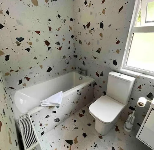 Luxury Eleven Bedroom House Sleeps 23 5-10 Mins Walk From Town Centre * קיל איירן