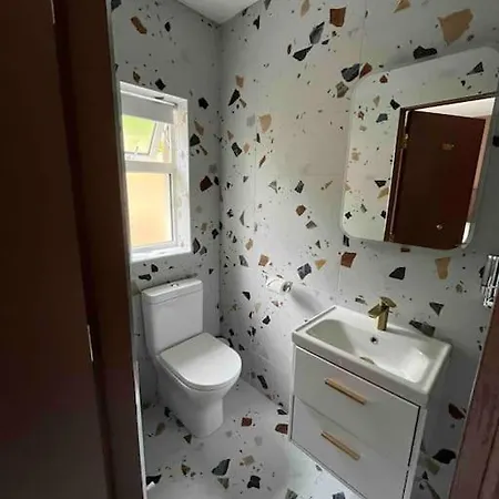 Luxury Eleven Bedroom House Sleeps 23 5-10 Mins Walk From Town Centre Килларни