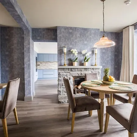 Luxury Eleven Bedroom House Sleeps 23 5-10 Mins Walk From Town Centre Дом отдыха Килларни