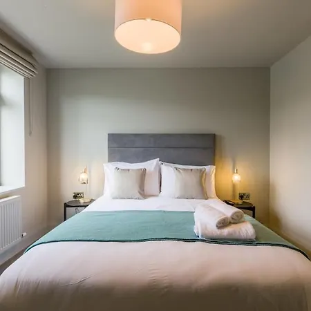 Luxury Eleven Bedroom House Sleeps 23 5-10 Mins Walk From Town Centre * キラーニー