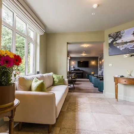 Luxury Eleven Bedroom House Sleeps 23 5-10 Mins Walk From Town Centre Hébergement de vacances Killarney