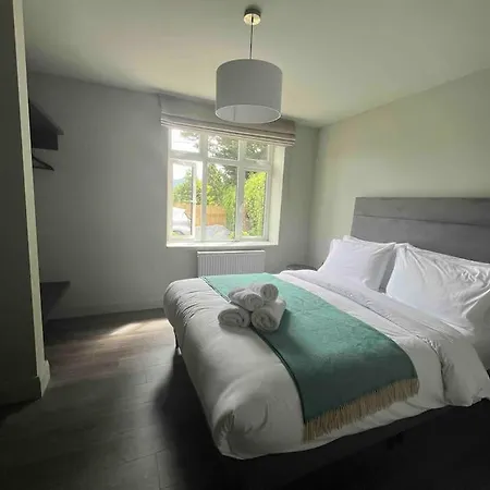 Hébergement de vacances Luxury Eleven Bedroom House Sleeps 23 5-10 Mins Walk From Town Centre Killarney