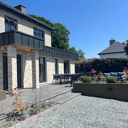 Luxury Eleven Bedroom House Sleeps 23 5-10 Mins Walk From Town Centre 別荘 *