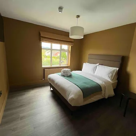 Luxury Eleven Bedroom House Sleeps 23 5-10 Mins Walk From Town Centre * Killarney