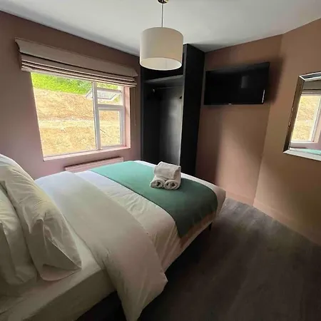 Luxury Eleven Bedroom House Sleeps 23 5-10 Mins Walk From Town Centre Killarney