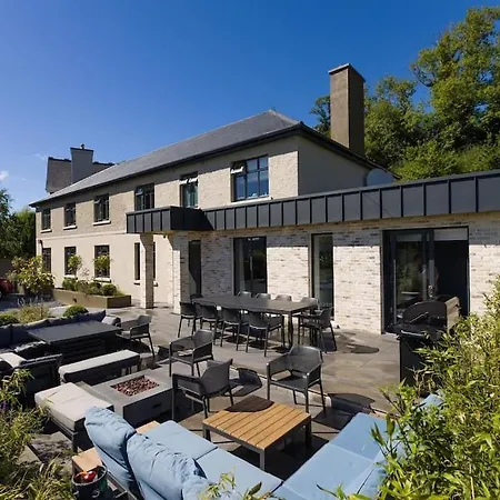 別荘 Luxury Eleven Bedroom House Sleeps 23 5-10 Mins Walk From Town Centre