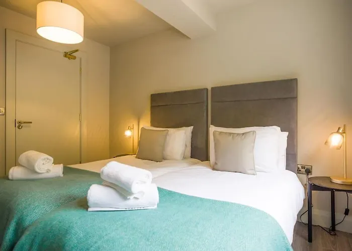 別荘 Luxury Eleven Bedroom House Sleeps 23 5-10 Mins Walk From Town Centre キラーニー