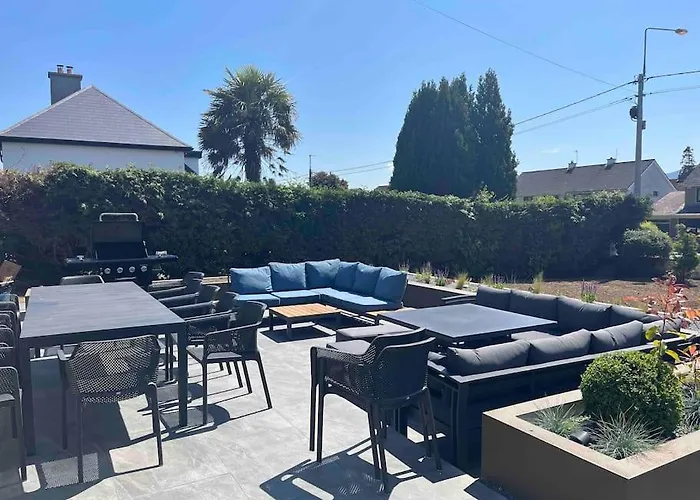 度假居 Luxury Eleven Bedroom House Sleeps 23 5-10 Mins Walk From Town Centre *