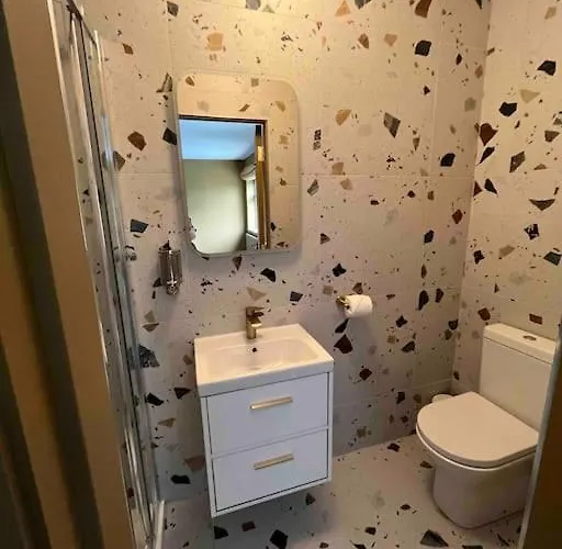 Luxury Eleven Bedroom House Sleeps 23 5-10 Mins Walk From Town Centre キラーニー