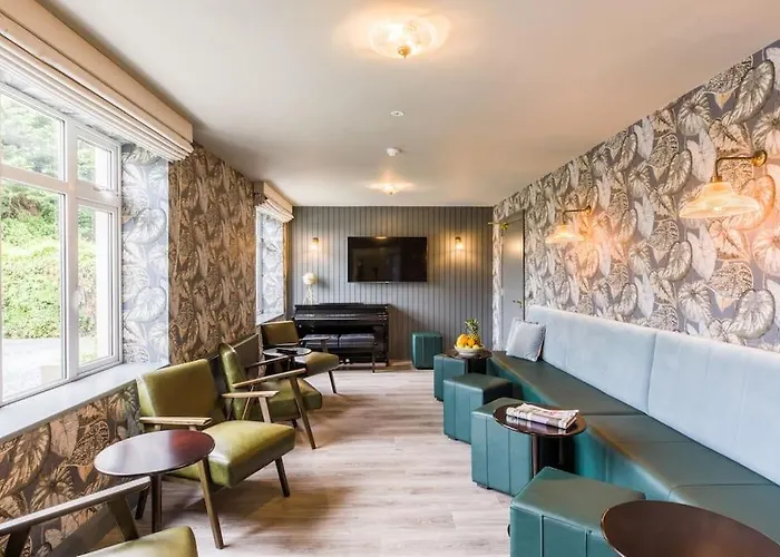 Luxury Eleven Bedroom House Sleeps 23 5-10 Mins Walk From Town Centre 別荘