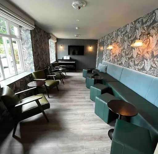 Luxury Eleven Bedroom House Sleeps 23 5-10 Mins Walk From Town Centre 度假居 基拉尼