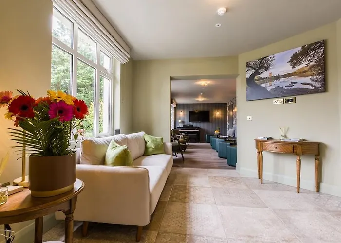 Luxury Eleven Bedroom House Sleeps 23 5-10 Mins Walk From Town Centre 度假居 基拉尼