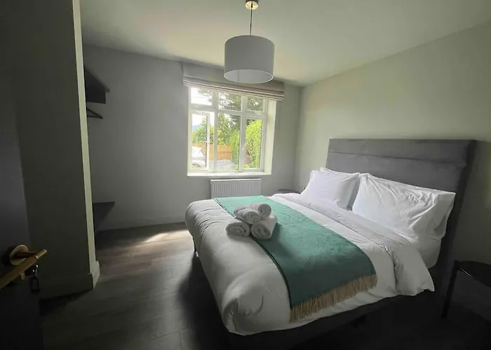 別荘 Luxury Eleven Bedroom House Sleeps 23 5-10 Mins Walk From Town Centre キラーニー