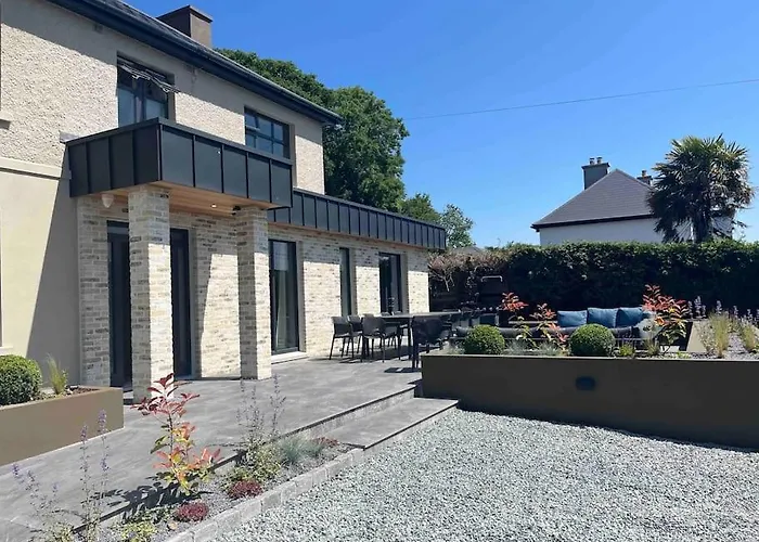 Luxury Eleven Bedroom House Sleeps 23 5-10 Mins Walk From Town Centre Дом отдыха *