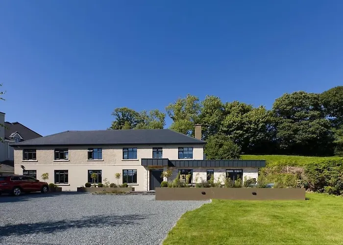 Luxury Eleven Bedroom House Sleeps 23 5-10 Mins Walk From Town Centre