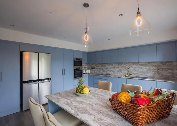 別荘 Luxury Eleven Bedroom House Sleeps 23 5-10 Mins Walk From Town Centre *