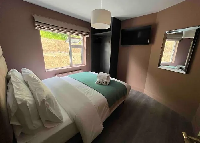 Luxury Eleven Bedroom House Sleeps 23 5-10 Mins Walk From Town Centre キラーニー