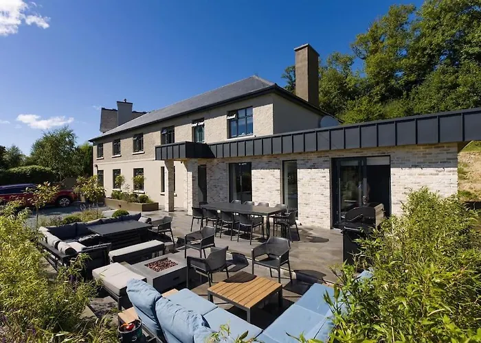 別荘 Luxury Eleven Bedroom House Sleeps 23 5-10 Mins Walk From Town Centre