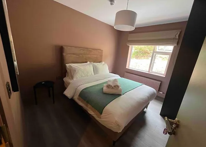 Luxury Eleven Bedroom House Sleeps 23 5-10 Mins Walk From Town Centre * Килларни
