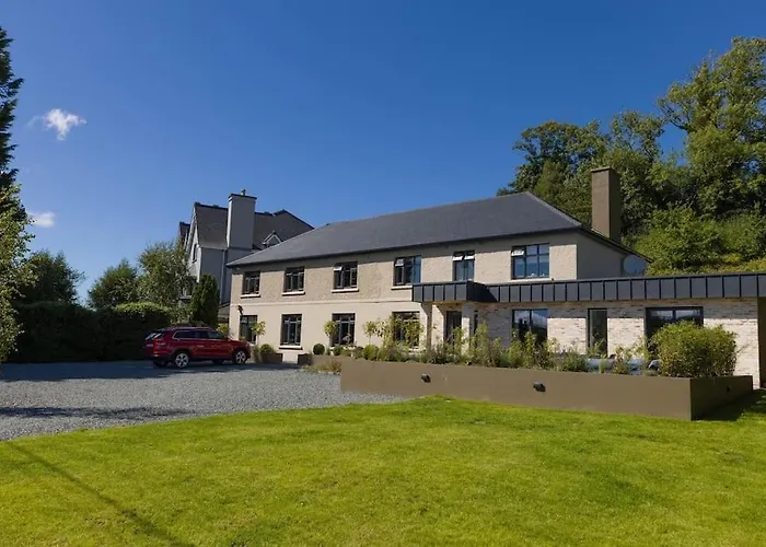 度假居 Luxury Eleven Bedroom House Sleeps 23 5-10 Mins Walk From Town Centre *