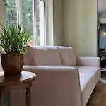 Luxury Eleven Bedroom House Sleeps 23 5-10 Mins Walk From Town Centre بيت للعطل *