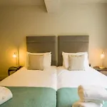 Luxury Eleven Bedroom House Sleeps 23 5-10 Mins Walk From Town Centre *