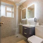Luxury Eleven Bedroom House Sleeps 23 5-10 Mins Walk From Town Centre بيت للعطل