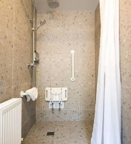 Luxury Eleven Bedroom House Sleeps 23 5-10 Mins Walk From Town Centre Σπίτι διακοπών Κιλάρνεϊ