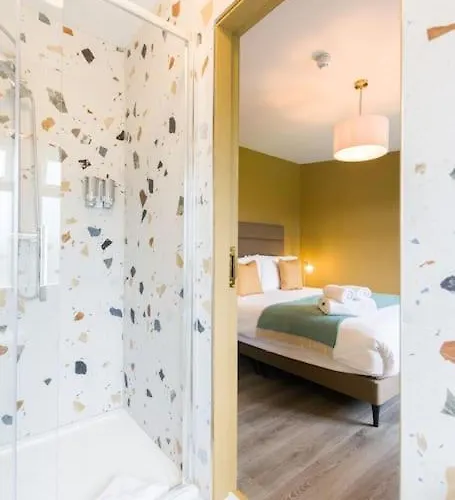 Luxury Eleven Bedroom House Sleeps 23 5-10 Mins Walk From Town Centre Σπίτι διακοπών Κιλάρνεϊ